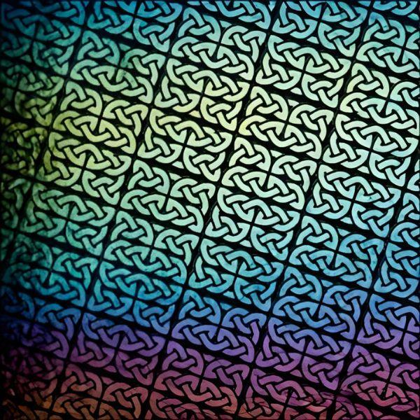 Etched Iridescent Celtic Knot Pattern COE90